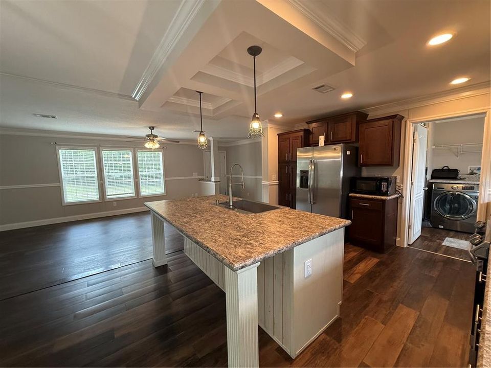 Active With Contract: $439,500 (3 beds, 2 baths, 1512 Square Feet)