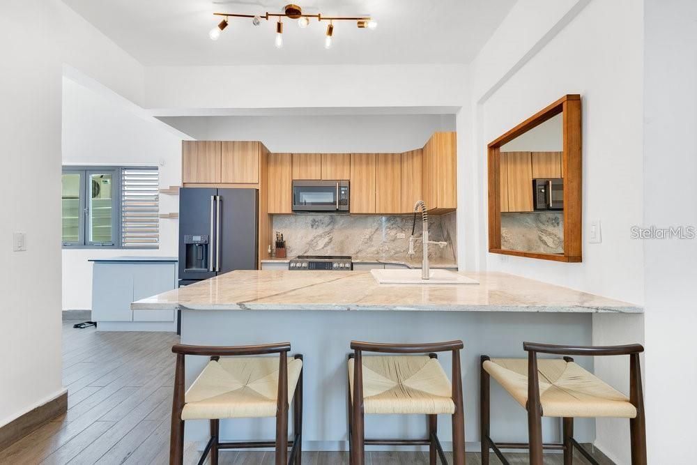 В аренду: $12,000 (4 спален, 2 ванн, 1800 Квадратных фут)