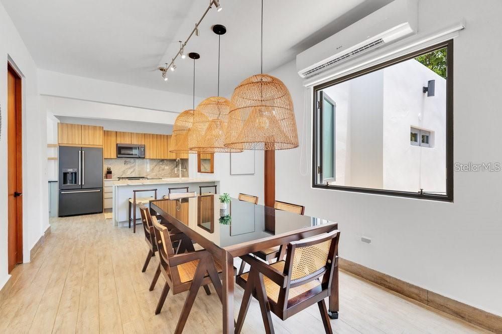 В аренду: $12,000 (4 спален, 2 ванн, 1800 Квадратных фут)