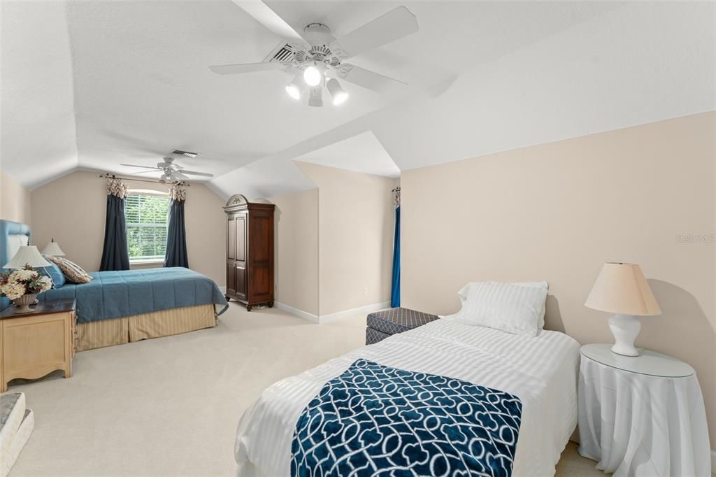 For Sale: $3,200,000 (8 beds, 7 baths, 7123 Square Feet)