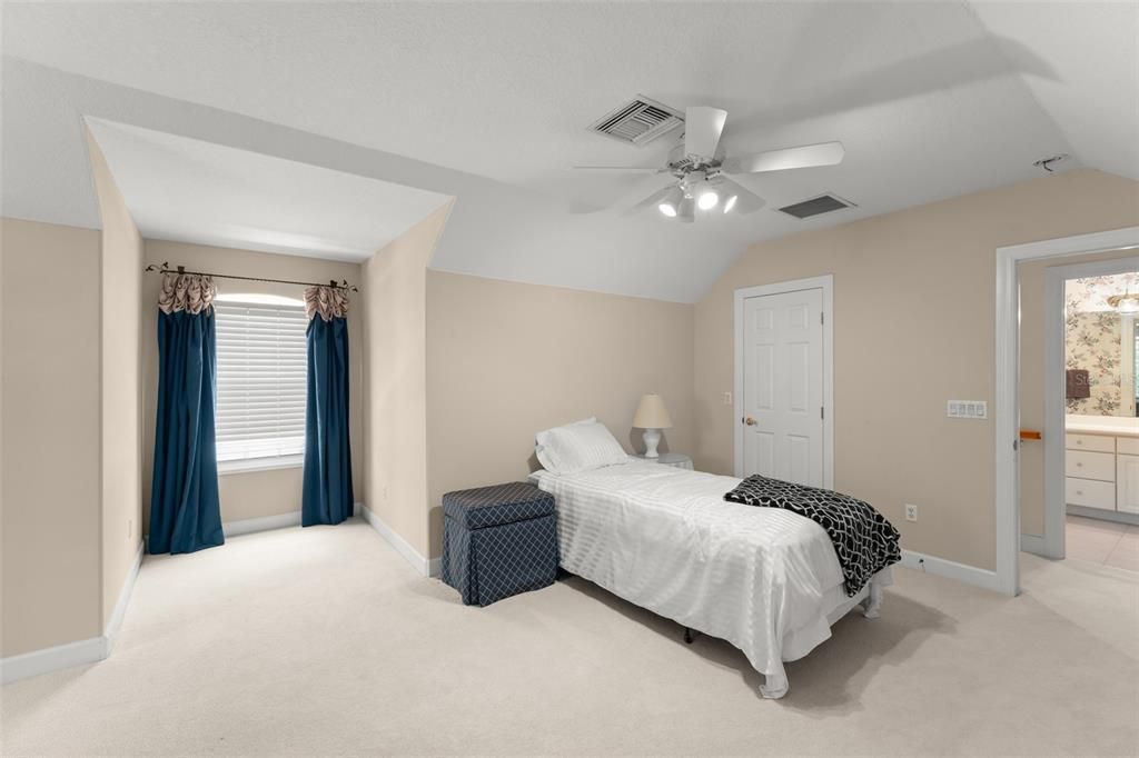 For Sale: $3,200,000 (8 beds, 7 baths, 7123 Square Feet)