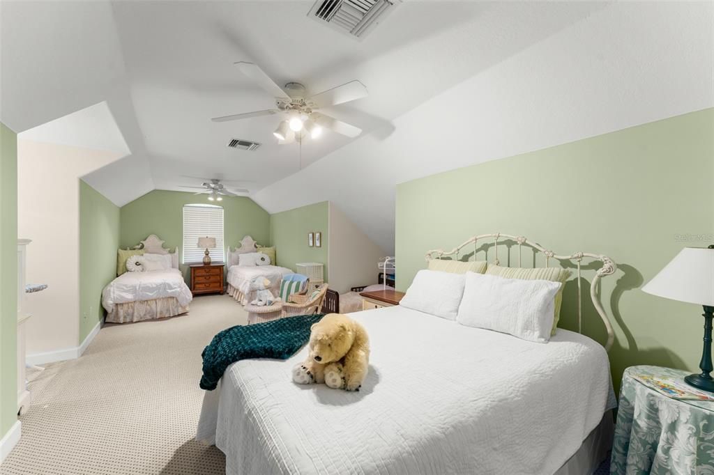 For Sale: $3,200,000 (8 beds, 7 baths, 7123 Square Feet)