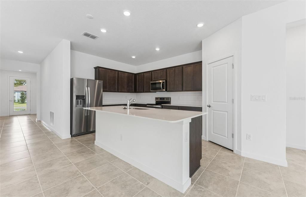 Activo con contrato: $375,460 (3 camas, 3 baños, 2262 Pies cuadrados)