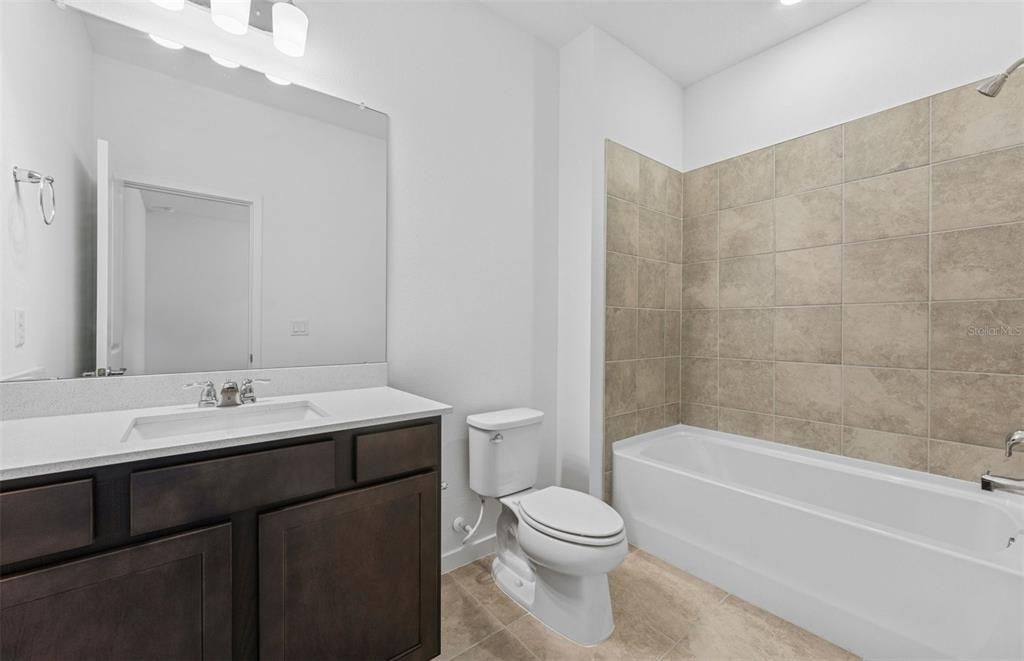 Activo con contrato: $375,460 (3 camas, 3 baños, 2262 Pies cuadrados)