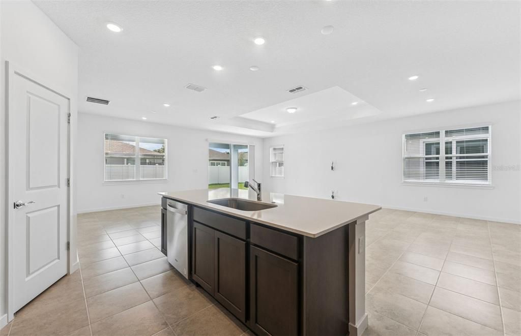 Activo con contrato: $375,460 (3 camas, 3 baños, 2262 Pies cuadrados)