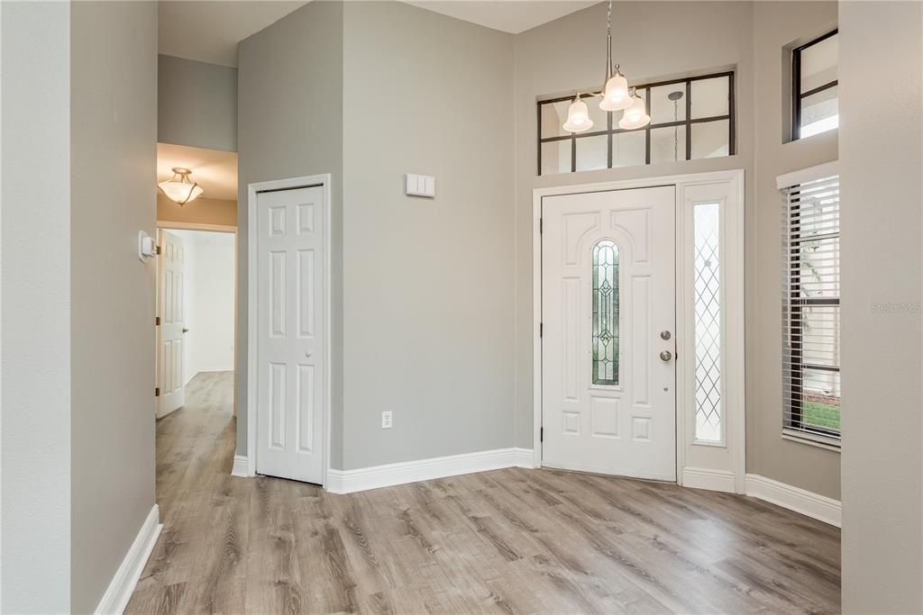 Под контрактом: $375,000 (2 спален, 2 ванн, 1642 Квадратных фут)