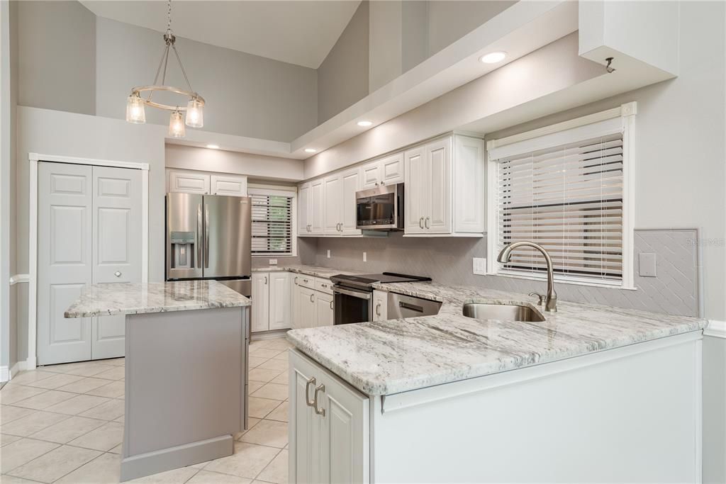 Под контрактом: $375,000 (2 спален, 2 ванн, 1642 Квадратных фут)