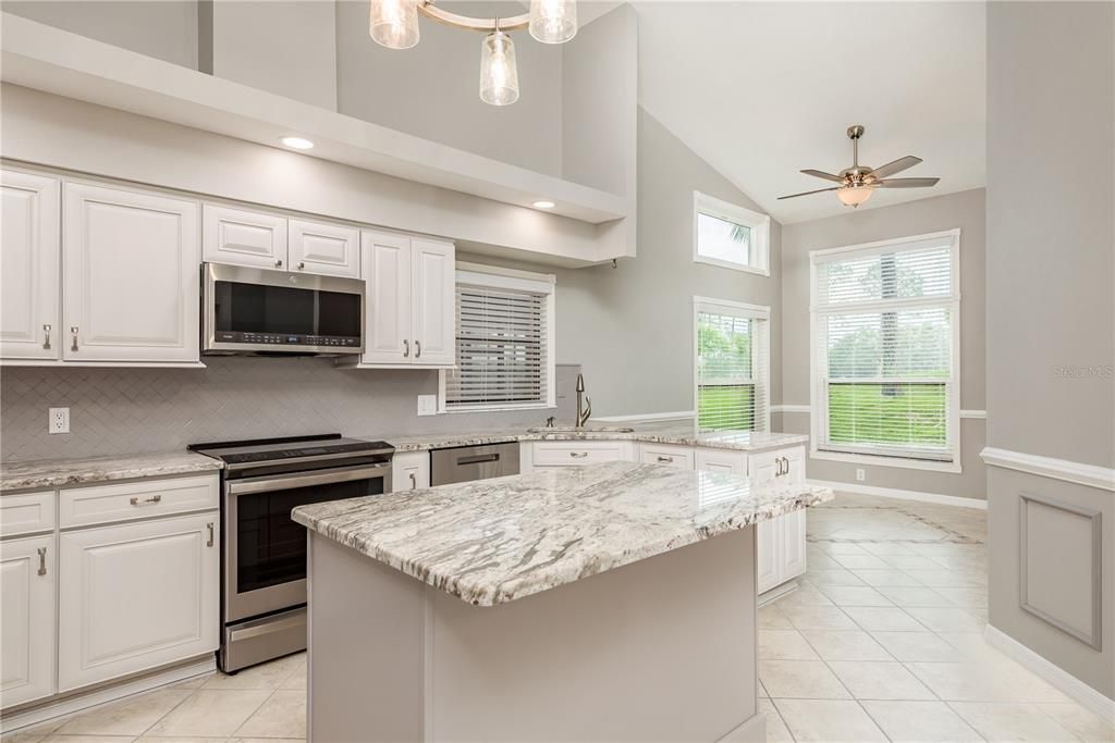 Под контрактом: $375,000 (2 спален, 2 ванн, 1642 Квадратных фут)