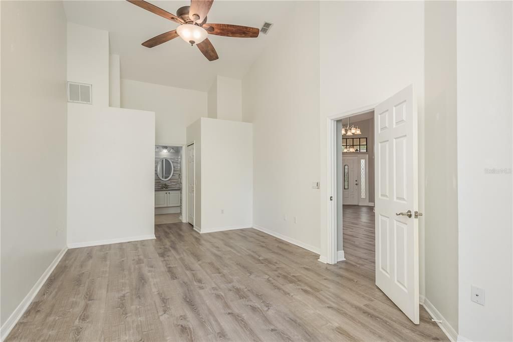 Под контрактом: $375,000 (2 спален, 2 ванн, 1642 Квадратных фут)