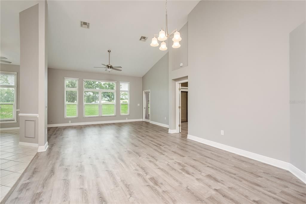 Под контрактом: $375,000 (2 спален, 2 ванн, 1642 Квадратных фут)