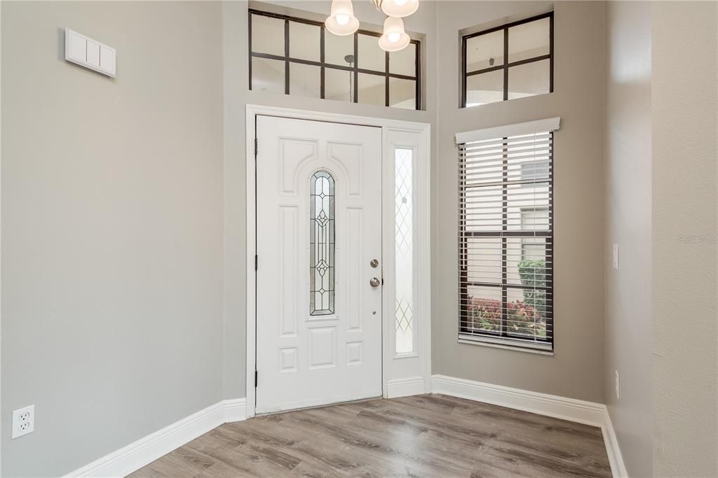 Под контрактом: $375,000 (2 спален, 2 ванн, 1642 Квадратных фут)