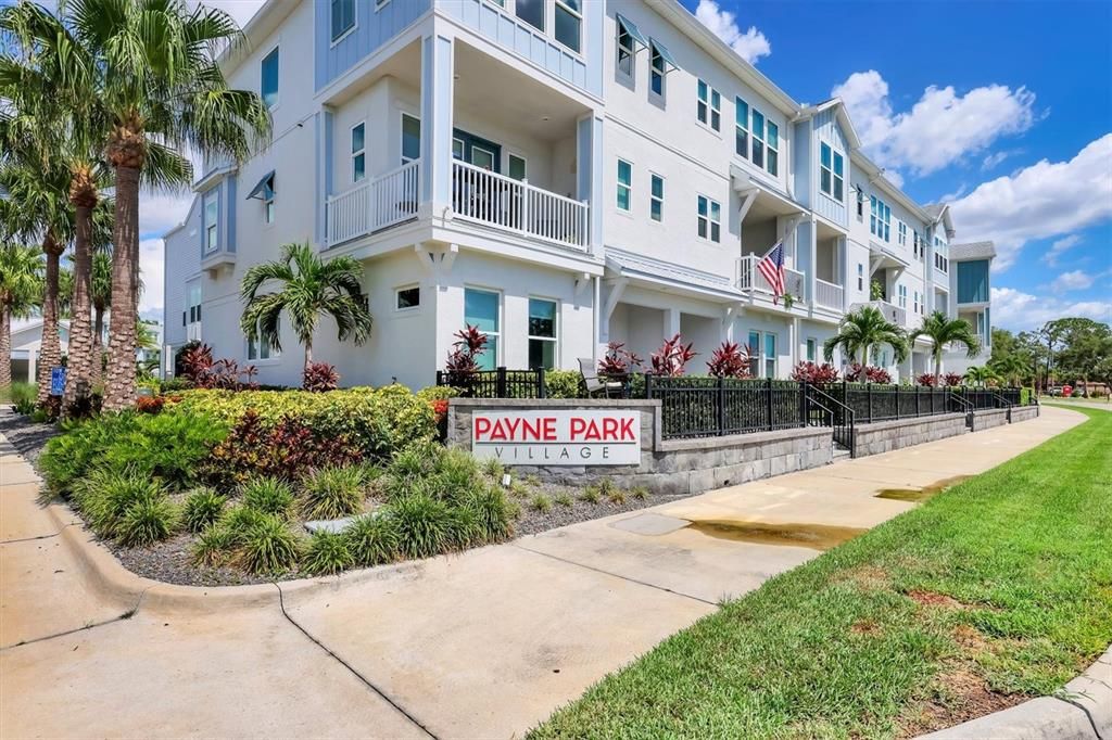 Active With Contract: $3,750 (3 beds, 3 baths, 2066 Square Feet)