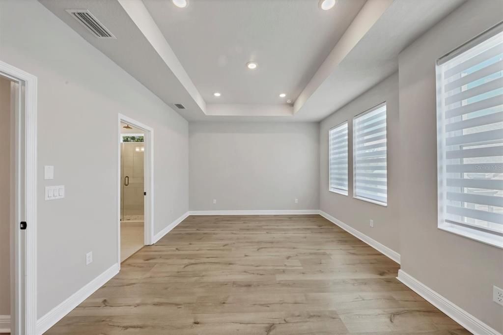 Active With Contract: $3,750 (3 beds, 3 baths, 2066 Square Feet)