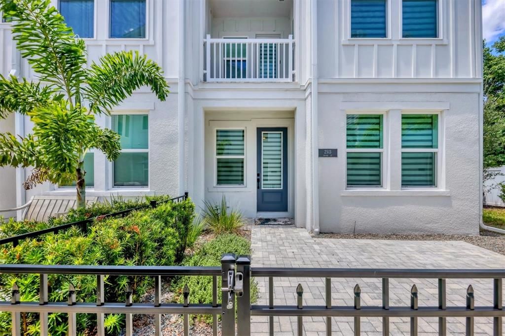 Active With Contract: $3,750 (3 beds, 3 baths, 2066 Square Feet)