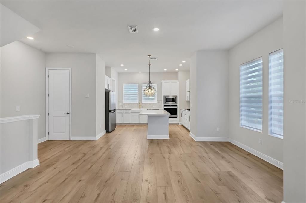 Active With Contract: $3,750 (3 beds, 3 baths, 2066 Square Feet)