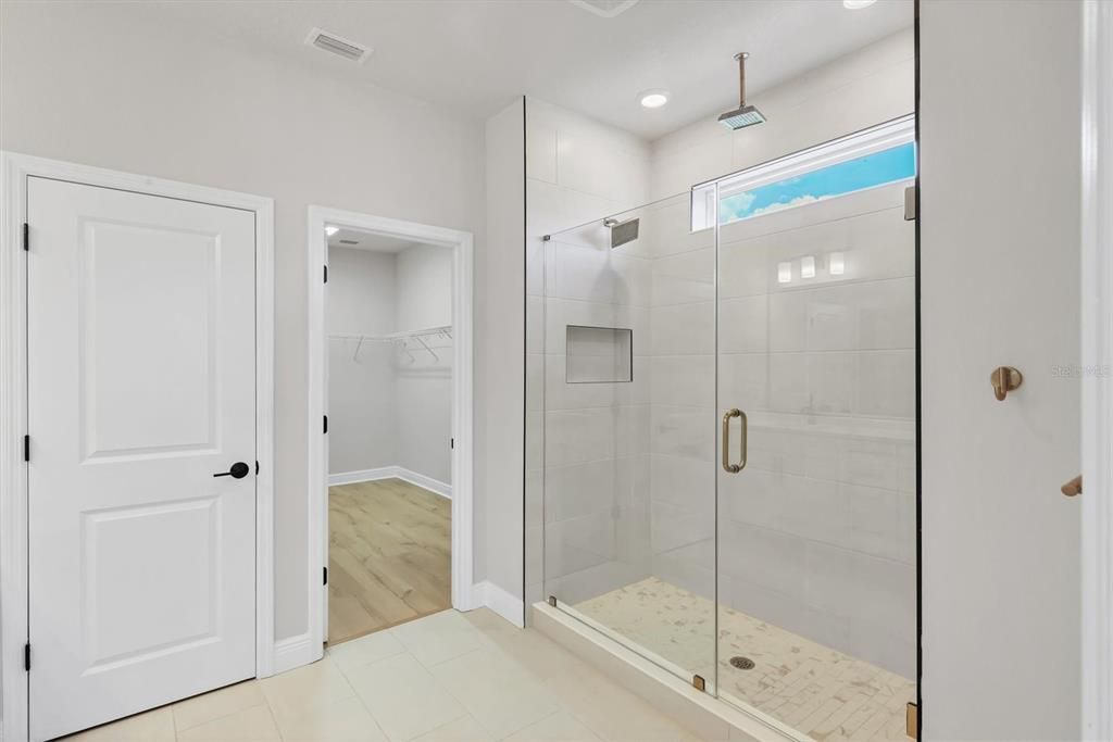 Active With Contract: $3,750 (3 beds, 3 baths, 2066 Square Feet)