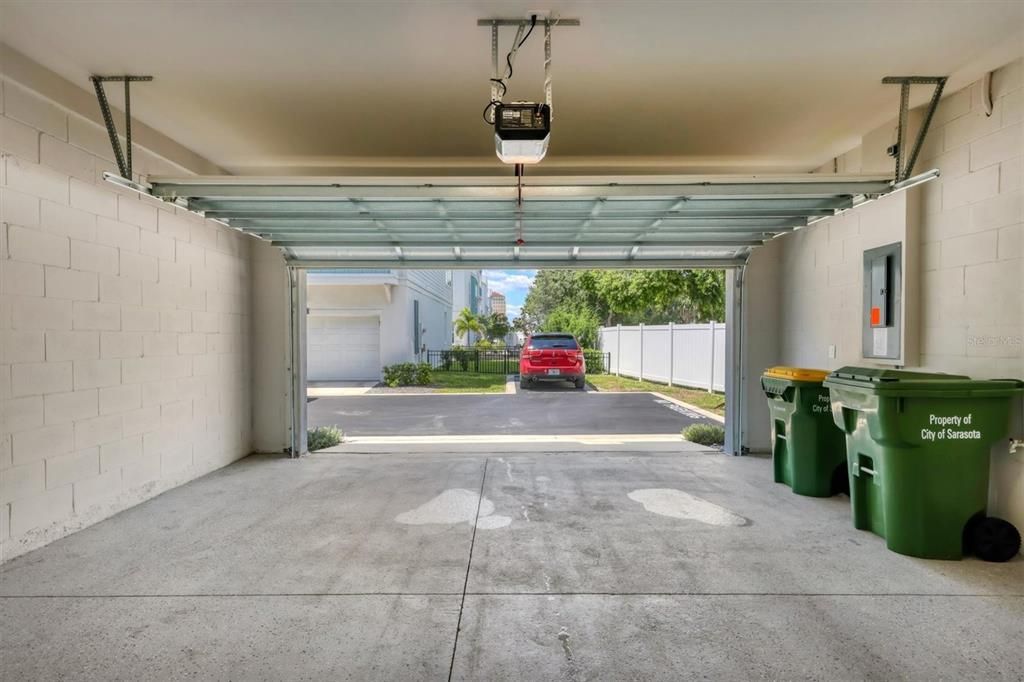 Active With Contract: $3,750 (3 beds, 3 baths, 2066 Square Feet)