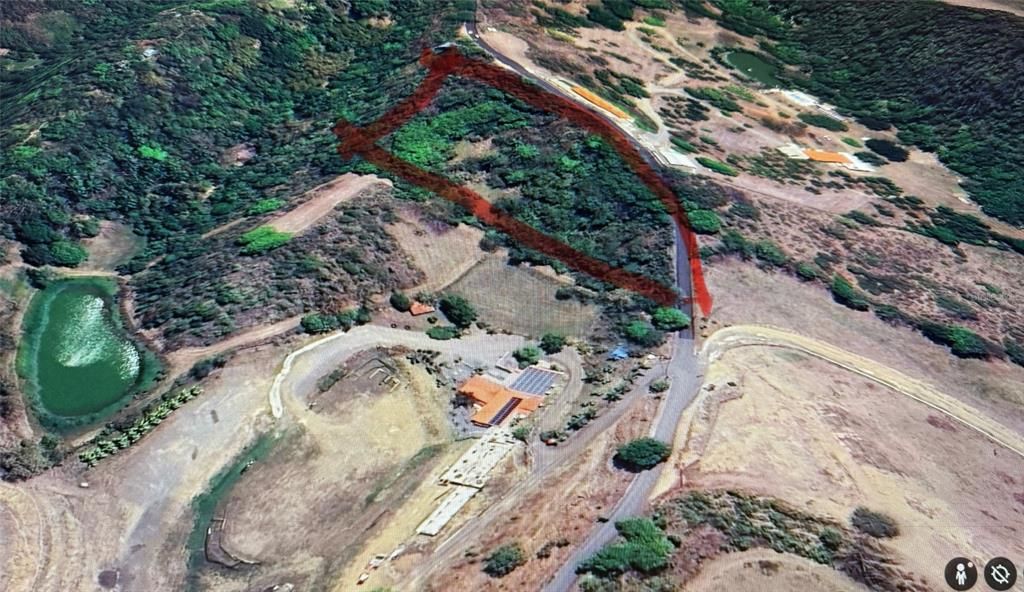 На продажу: $550,000 (2.88 acres)