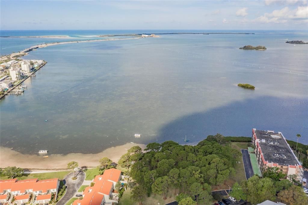 For Sale: $250,000 (2 beds, 1 baths, 930 Square Feet)