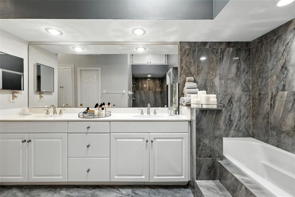 На продажу: $799,000 (3 спален, 2 ванн, 3110 Квадратных фут)