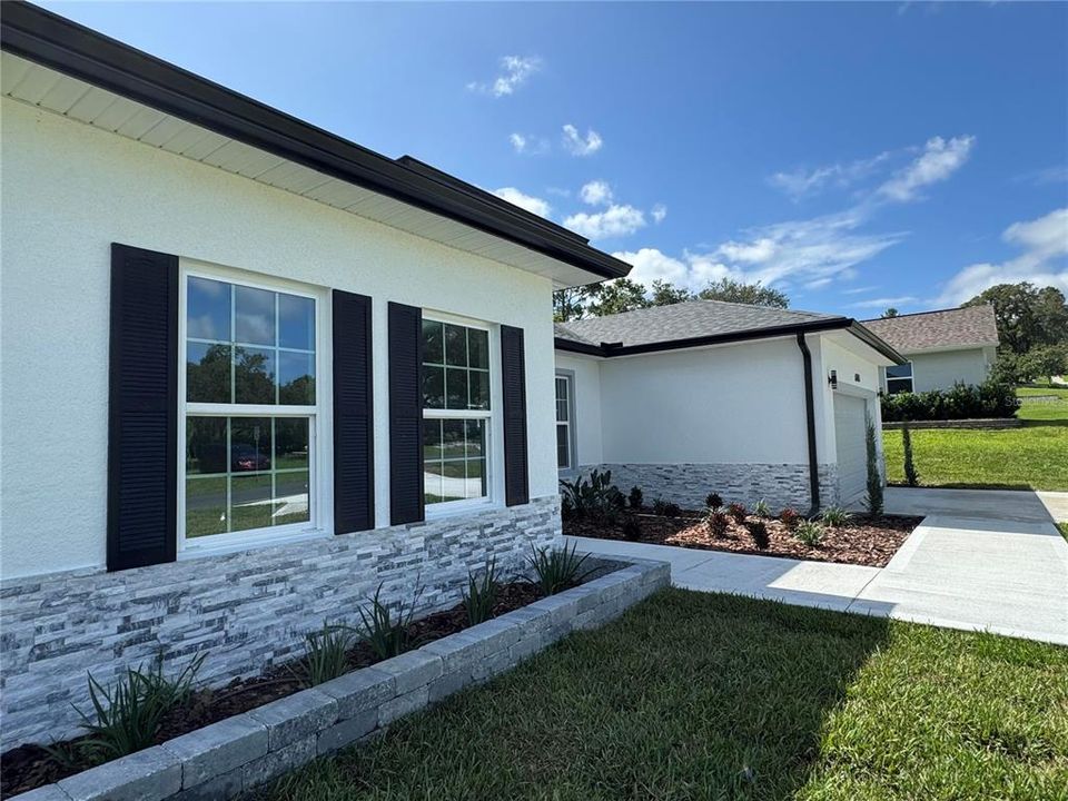 For Sale: $339,000 (4 beds, 2 baths, 1888 Square Feet)