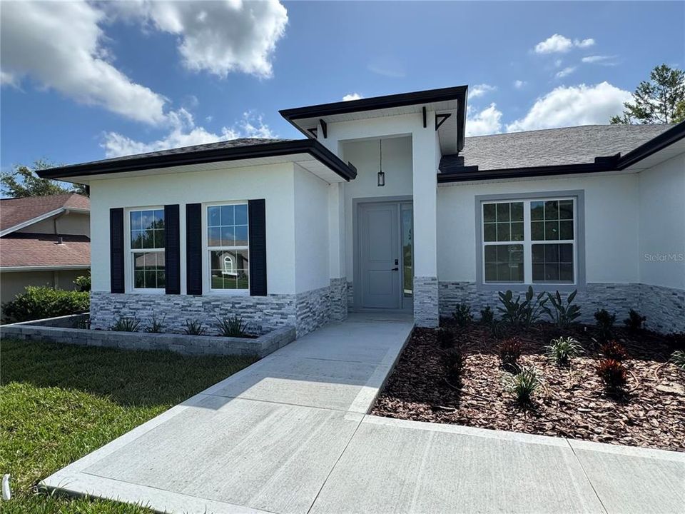 For Sale: $339,000 (4 beds, 2 baths, 1888 Square Feet)