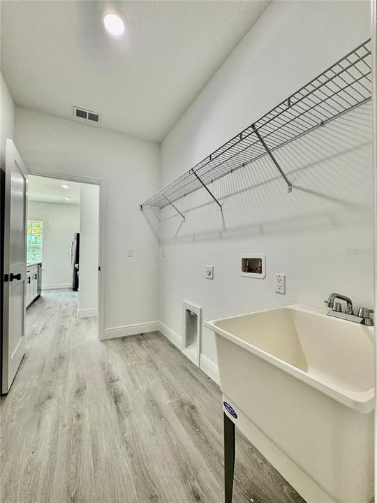 For Sale: $339,000 (4 beds, 2 baths, 1888 Square Feet)