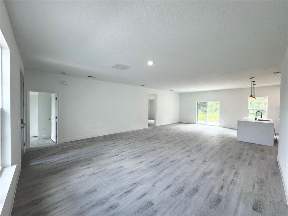 For Sale: $339,000 (4 beds, 2 baths, 1888 Square Feet)