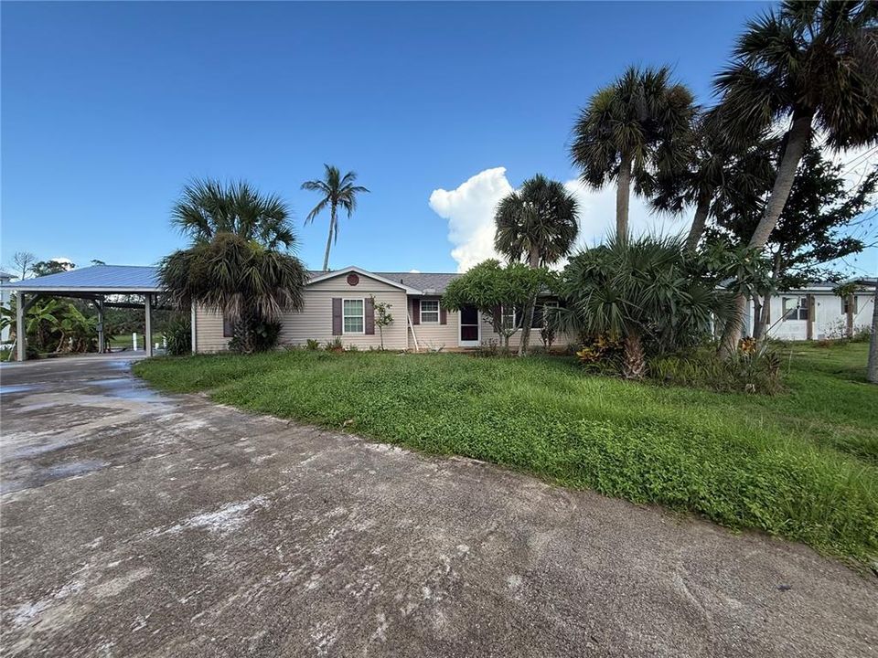 Active With Contract: $269,000 (2 beds, 2 baths, 1852 Square Feet)