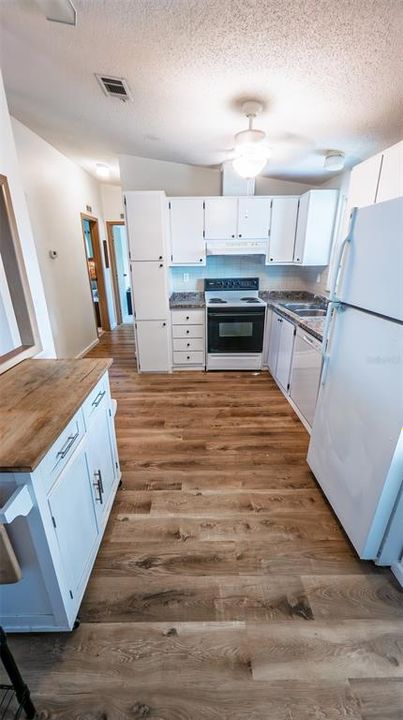 На продажу: $159,000 (2 спален, 2 ванн, 1092 Квадратных фут)