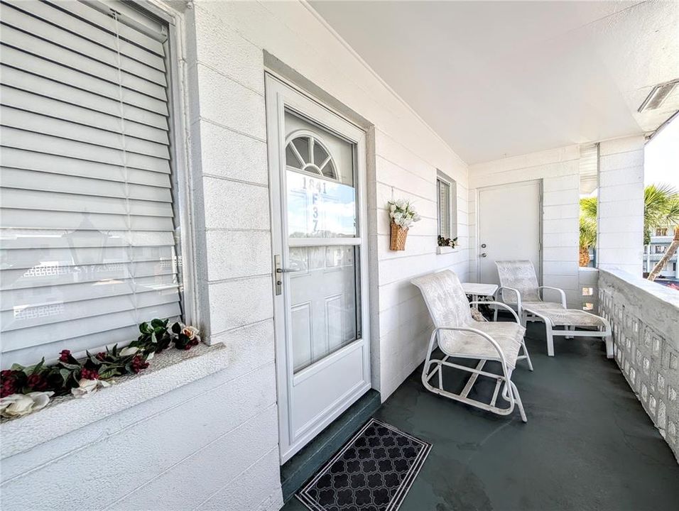 合同活跃: $1,600 (2 贝兹, 2 浴室, 862 平方英尺)