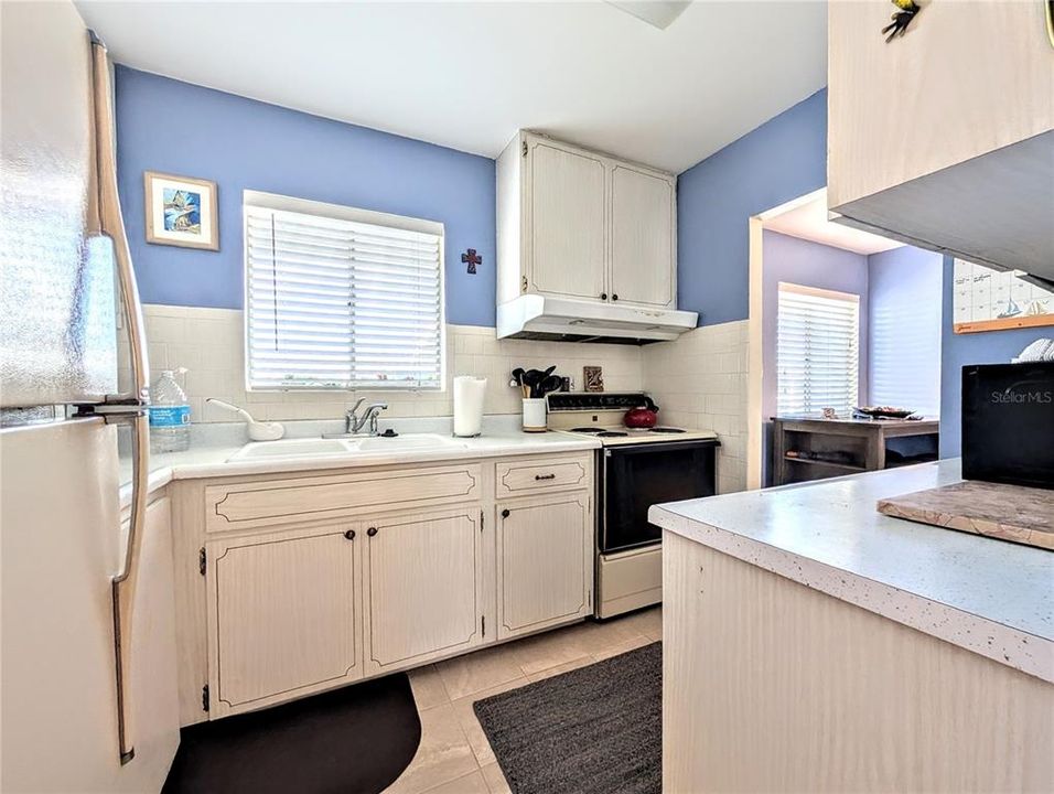 合同活跃: $1,600 (2 贝兹, 2 浴室, 862 平方英尺)