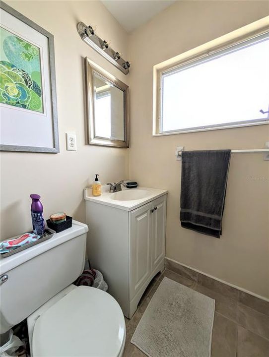 合同活跃: $1,600 (2 贝兹, 2 浴室, 862 平方英尺)