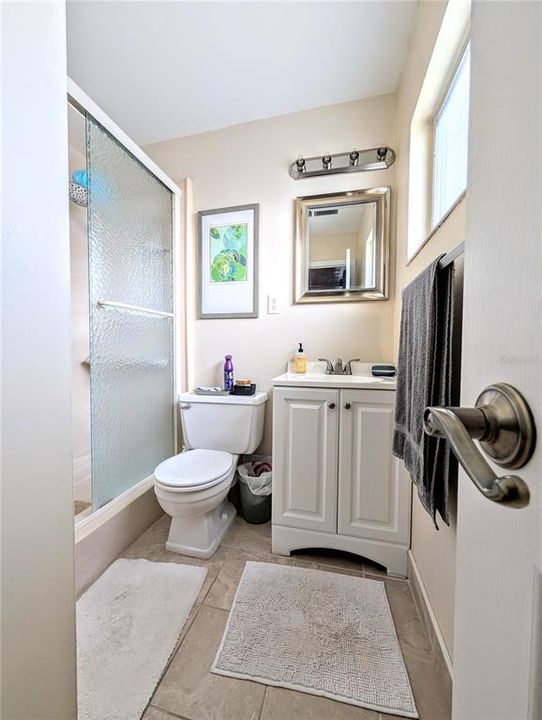 合同活跃: $1,600 (2 贝兹, 2 浴室, 862 平方英尺)