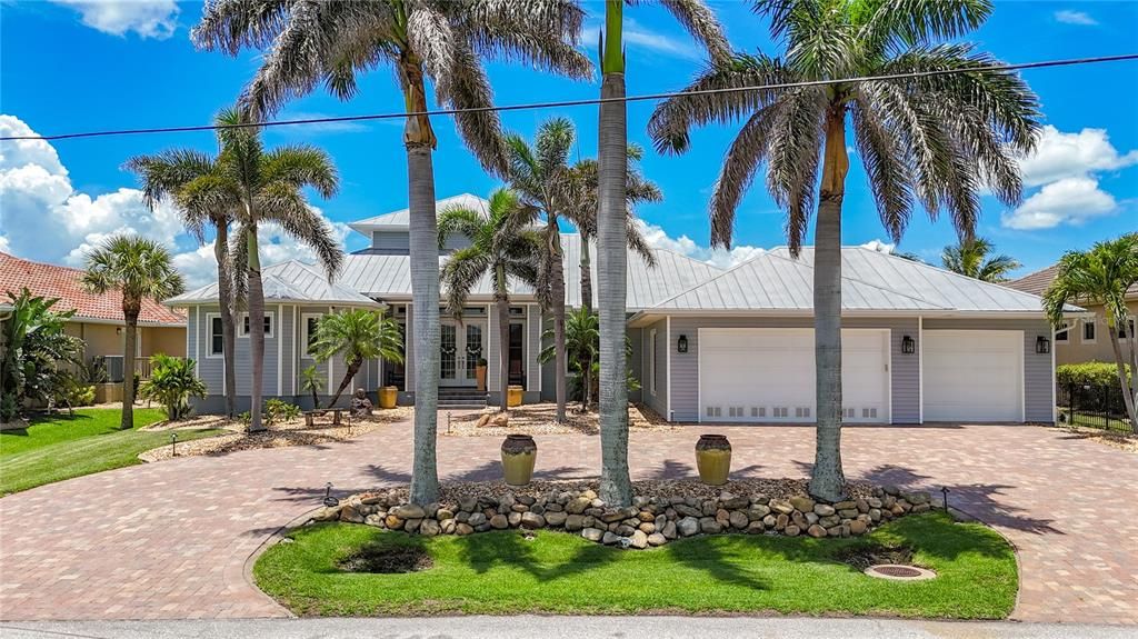 For Sale: $1,650,000 (3 beds, 2 baths, 3444 Square Feet)