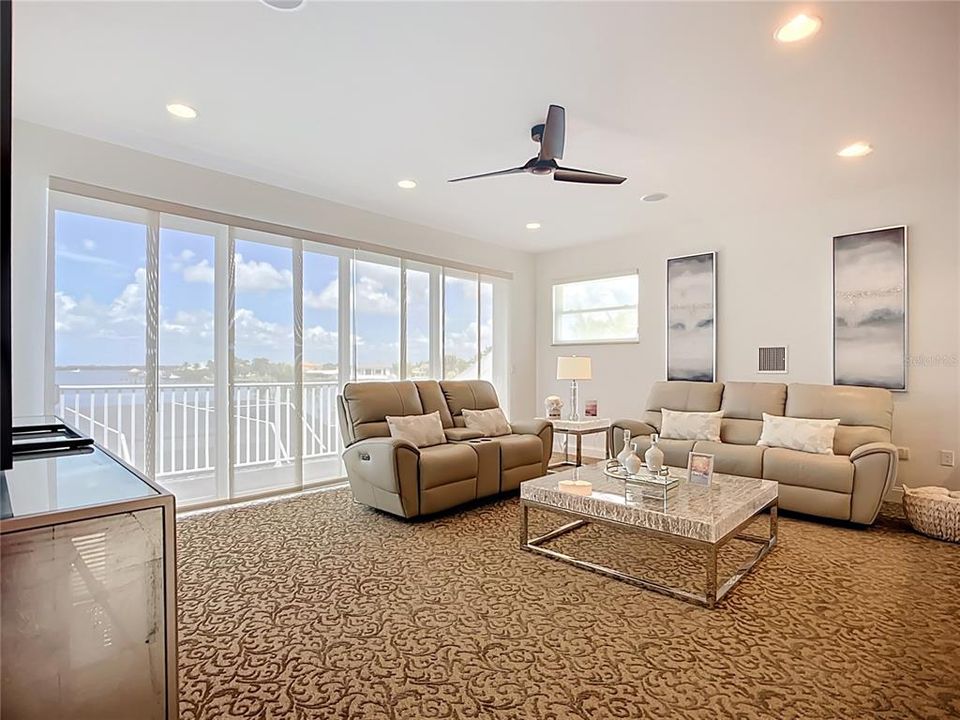 For Sale: $1,650,000 (3 beds, 2 baths, 3444 Square Feet)