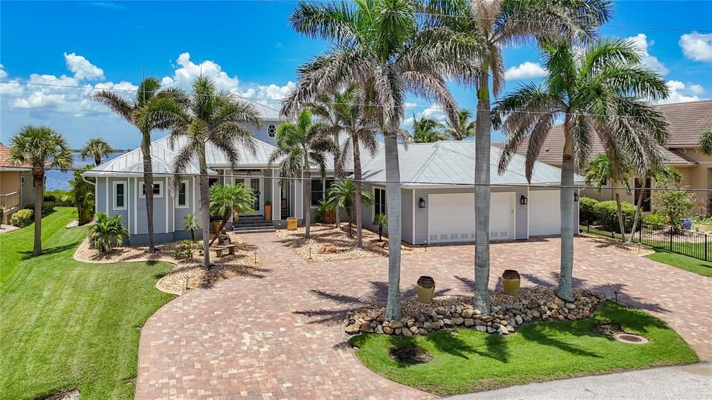 For Sale: $1,650,000 (3 beds, 2 baths, 3444 Square Feet)