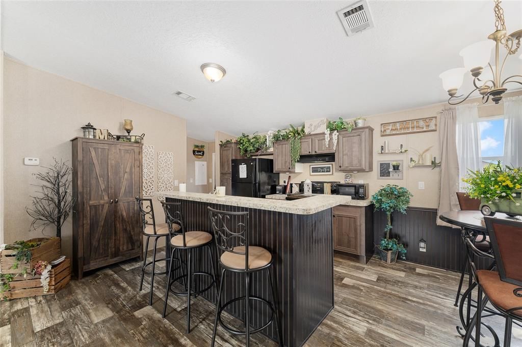 Active With Contract: $189,000 (2 beds, 2 baths, 1080 Square Feet)