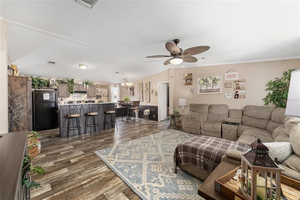 Active With Contract: $189,000 (2 beds, 2 baths, 1080 Square Feet)