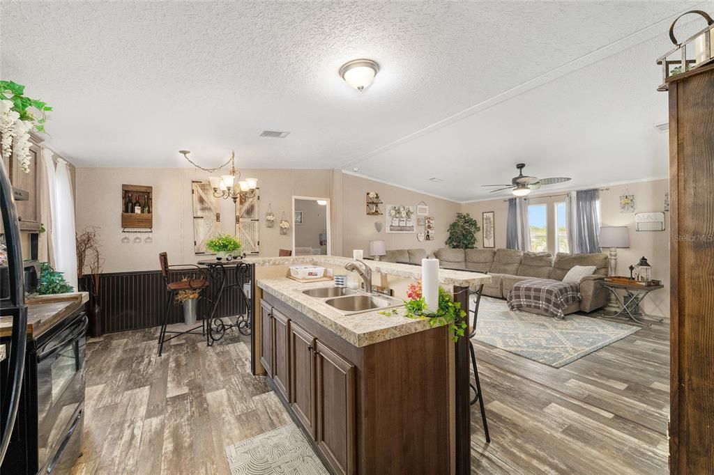 Active With Contract: $189,000 (2 beds, 2 baths, 1080 Square Feet)