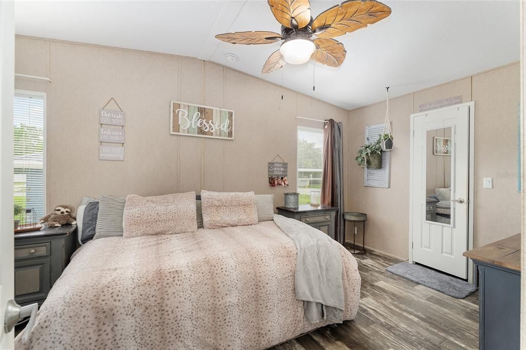 Active With Contract: $189,000 (2 beds, 2 baths, 1080 Square Feet)