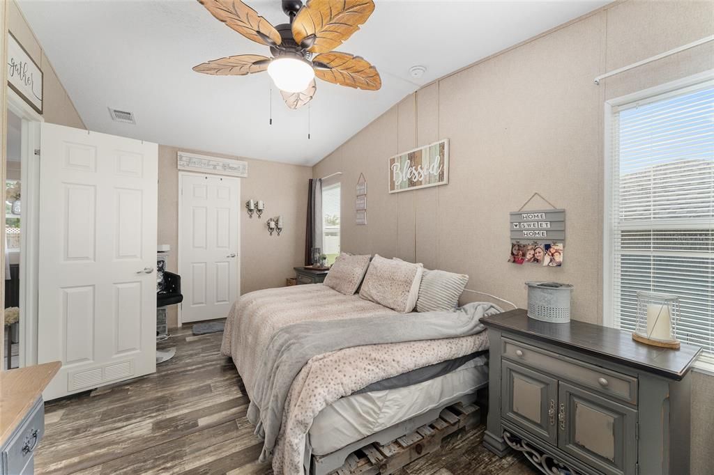 Active With Contract: $189,000 (2 beds, 2 baths, 1080 Square Feet)