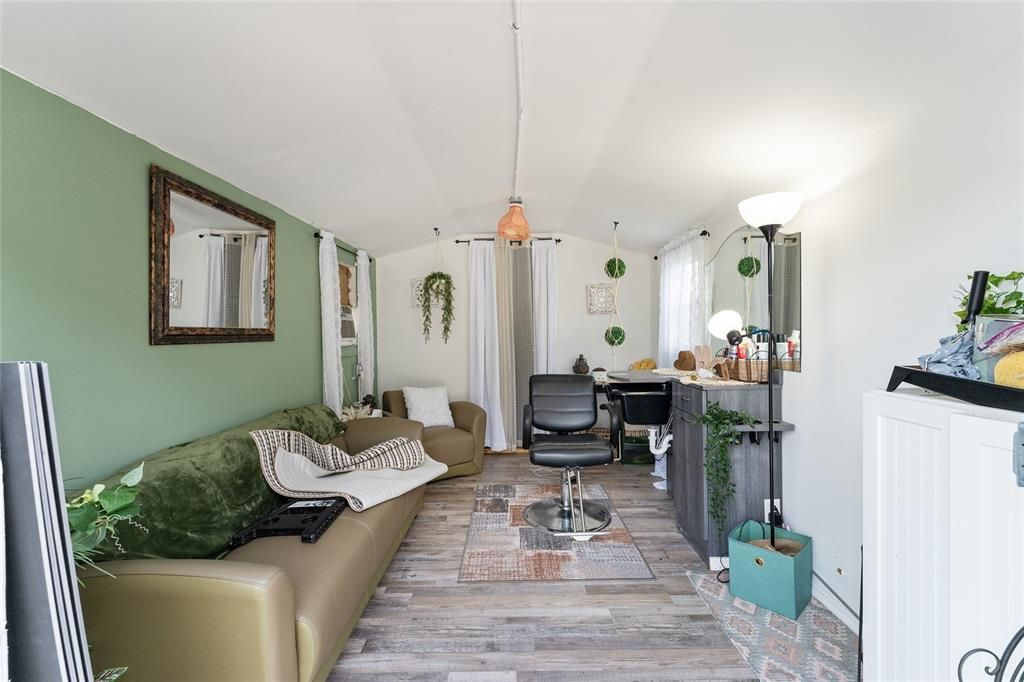 Active With Contract: $189,000 (2 beds, 2 baths, 1080 Square Feet)