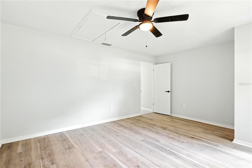 合同活跃: $639,111 (3 贝兹, 2 浴室, 2281 平方英尺)