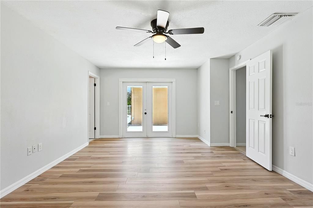 合同活跃: $639,111 (3 贝兹, 2 浴室, 2281 平方英尺)