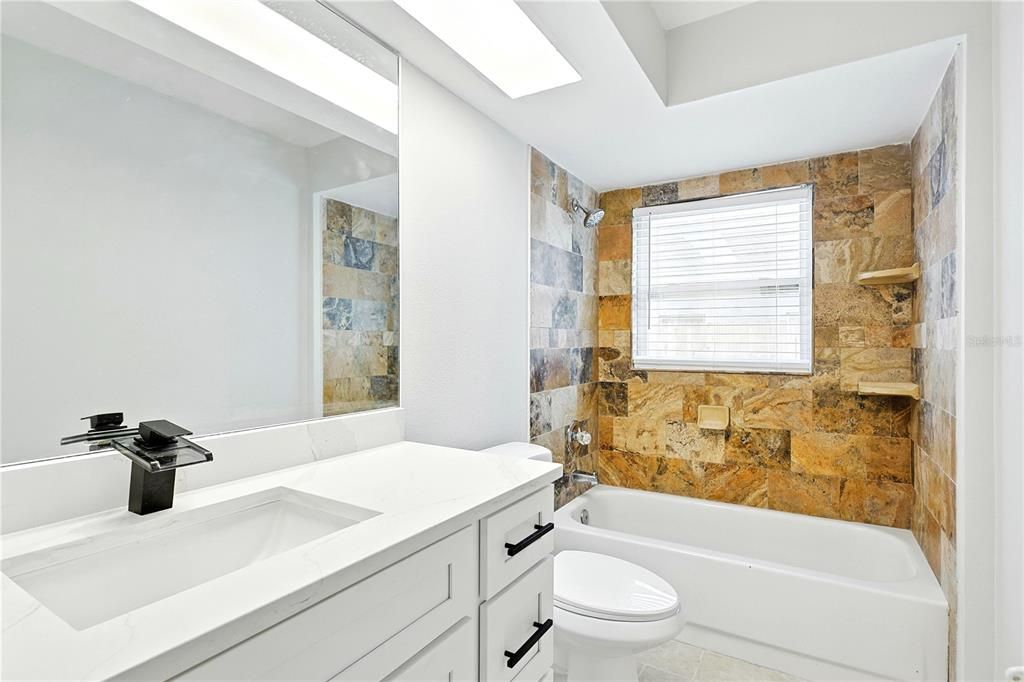 合同活跃: $639,111 (3 贝兹, 2 浴室, 2281 平方英尺)