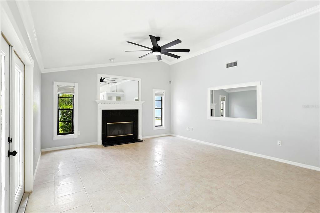 合同活跃: $639,111 (3 贝兹, 2 浴室, 2281 平方英尺)