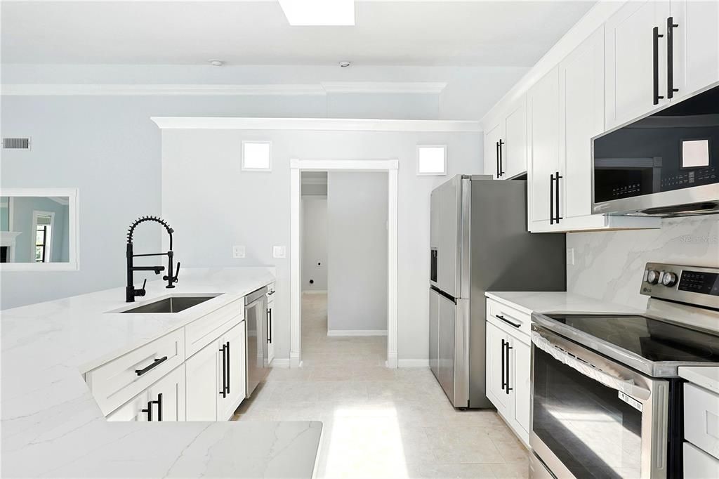 合同活跃: $639,111 (3 贝兹, 2 浴室, 2281 平方英尺)