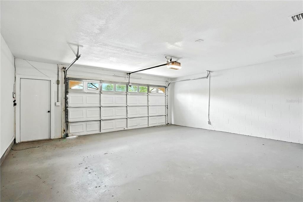 合同活跃: $639,111 (3 贝兹, 2 浴室, 2281 平方英尺)