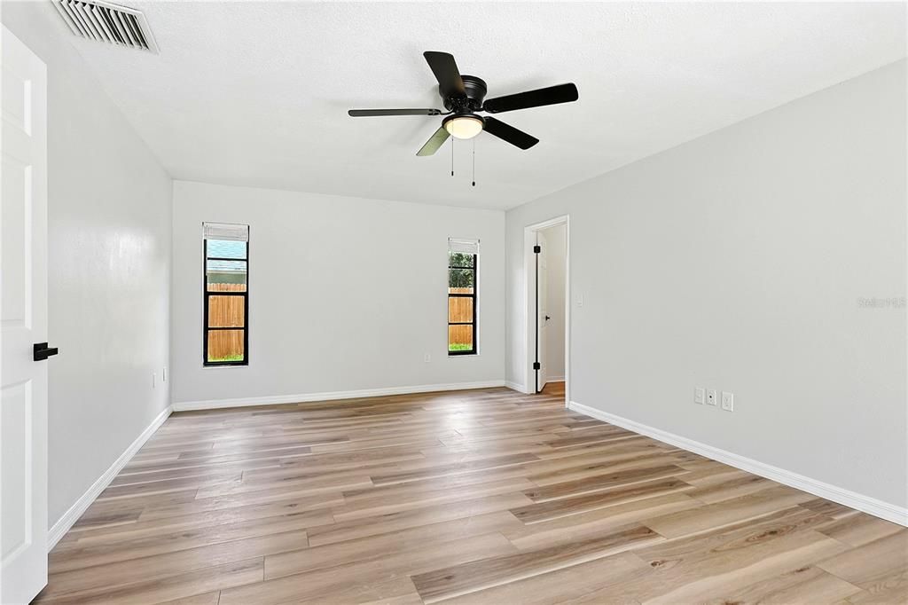 合同活跃: $639,111 (3 贝兹, 2 浴室, 2281 平方英尺)